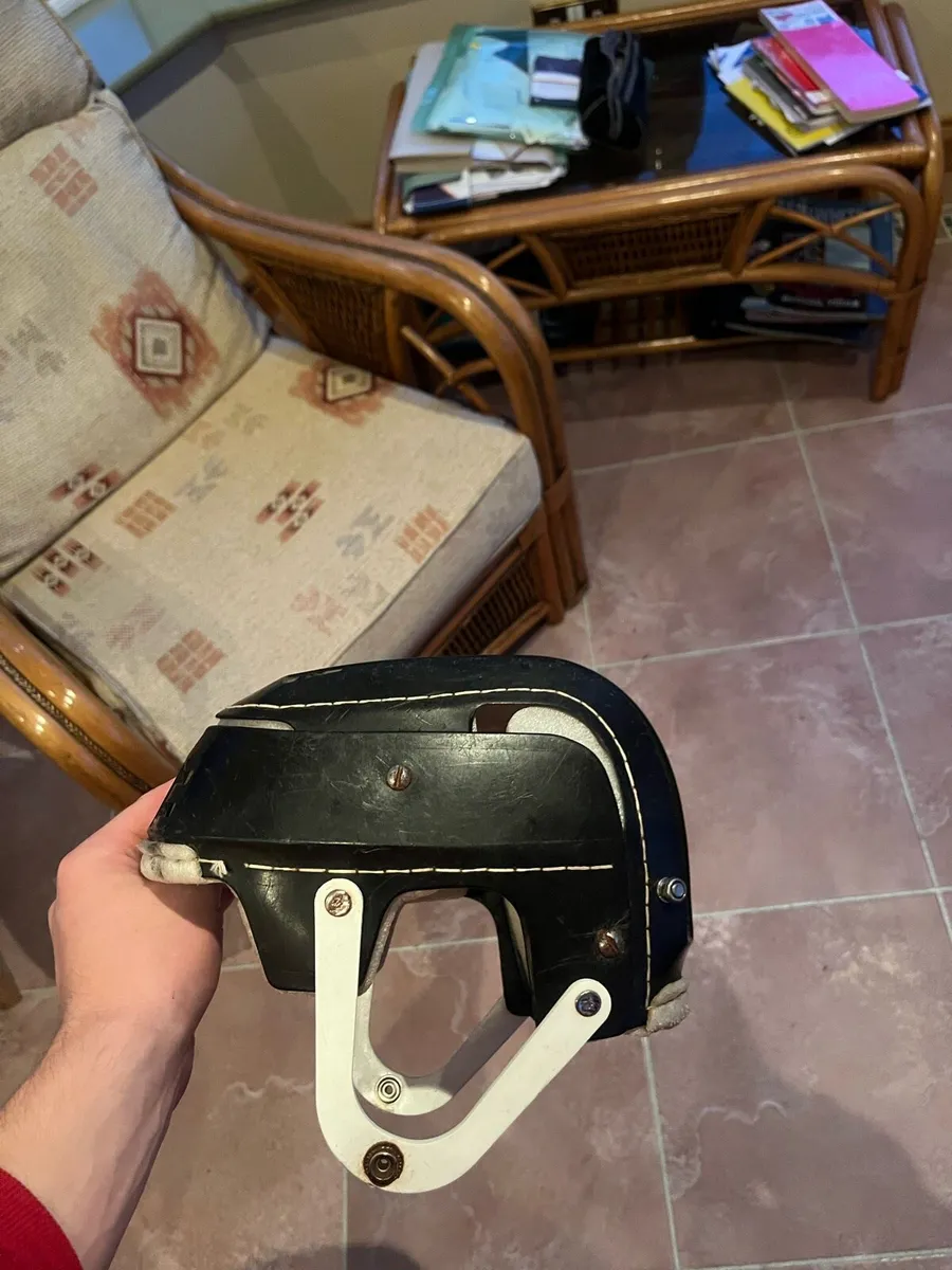 Oldstyle hurling helmet - Image 2
