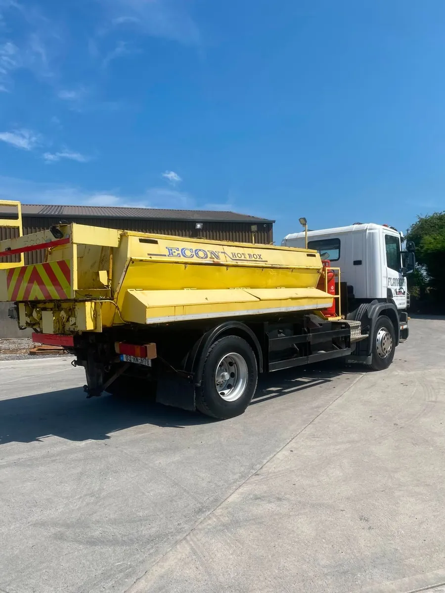 Scania Hotbox Tar Truck - Image 2