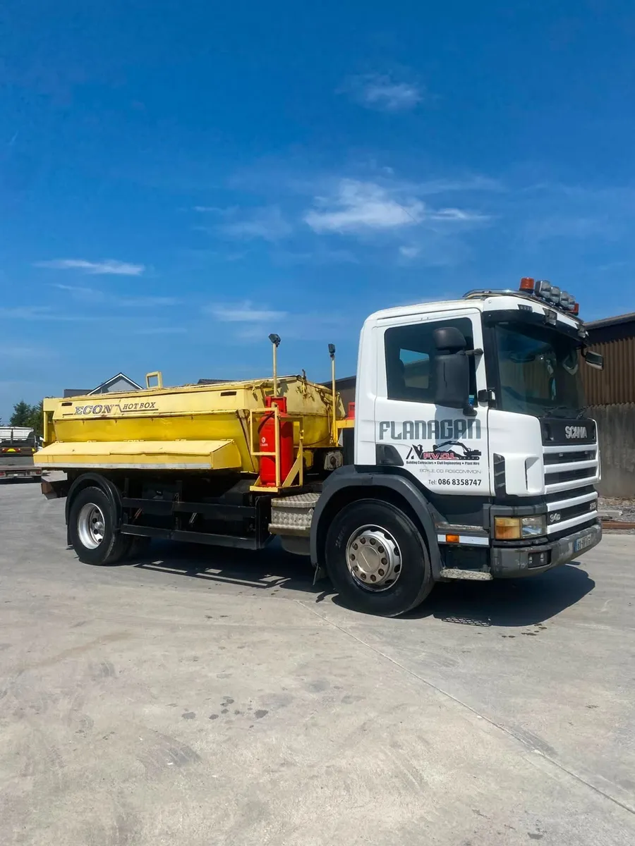 Scania Hotbox Tar Truck - Image 1