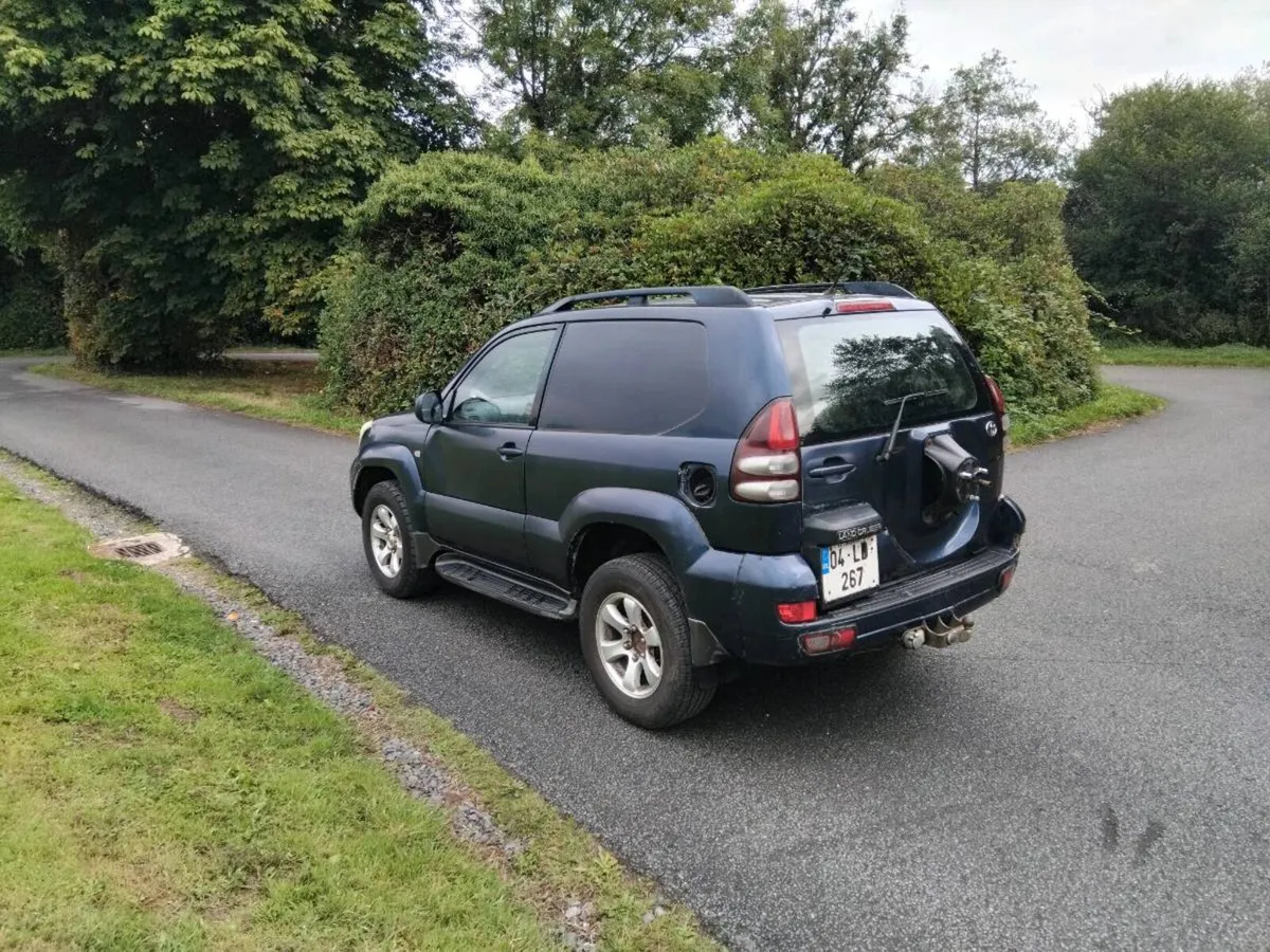 2004 Toyota landcruiser  Tax 10/26 - Image 3