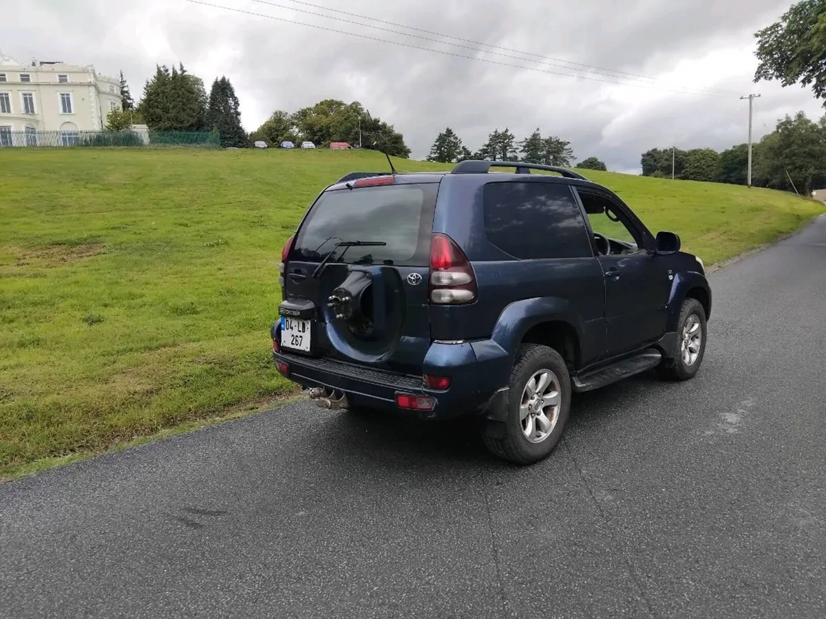 2004 Toyota landcruiser  Tax 10/26 - Image 4