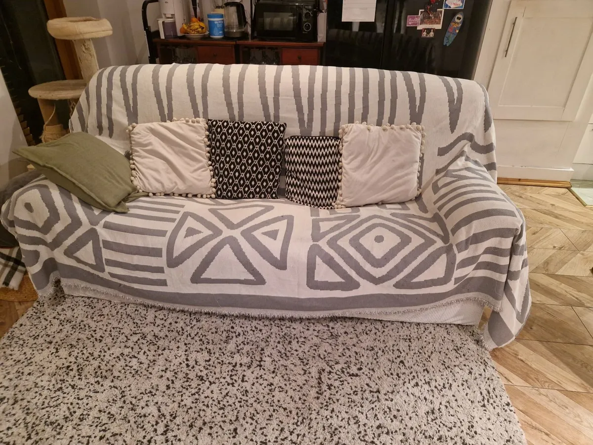 3  Siter Sofa for Sales + carpet - Image 1