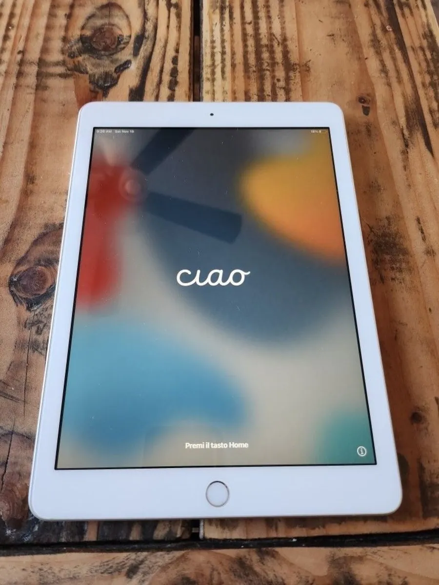 Apple iPad 6th Gen Silver 32G (2018) - Image 1