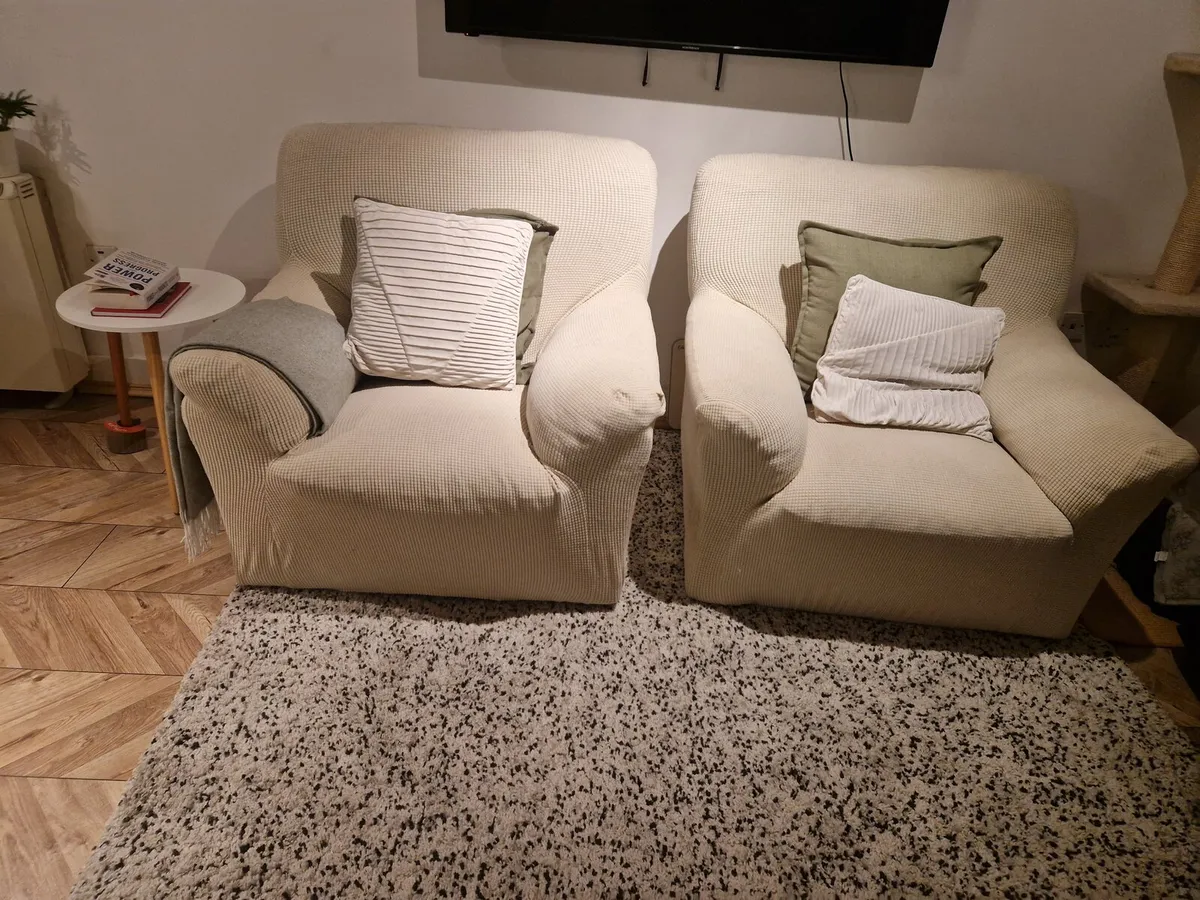 2 Large Armchairs – Extendable/Reclining – Covers - Image 2