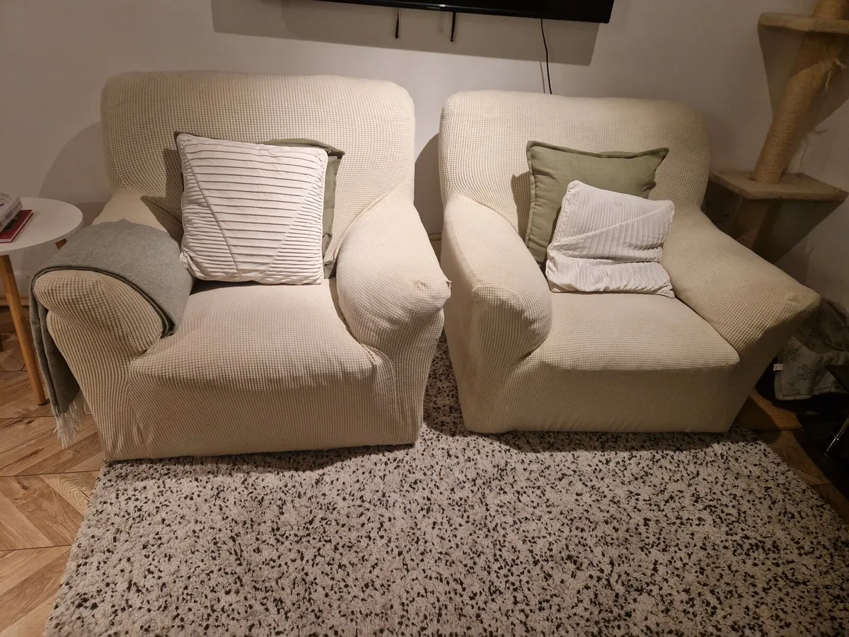 2 Large Armchairs – Extendable/Reclining – Covers - Image 3
