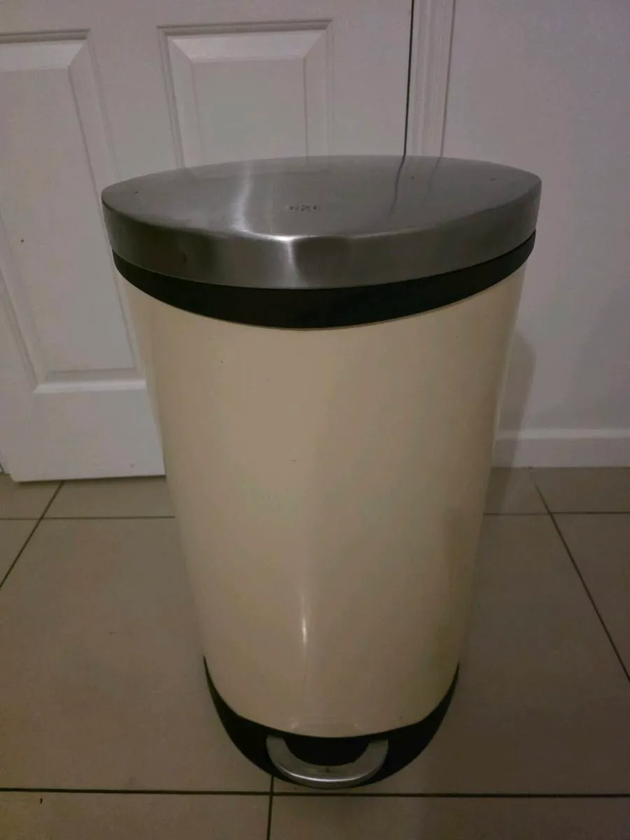 Waste bin - Image 1