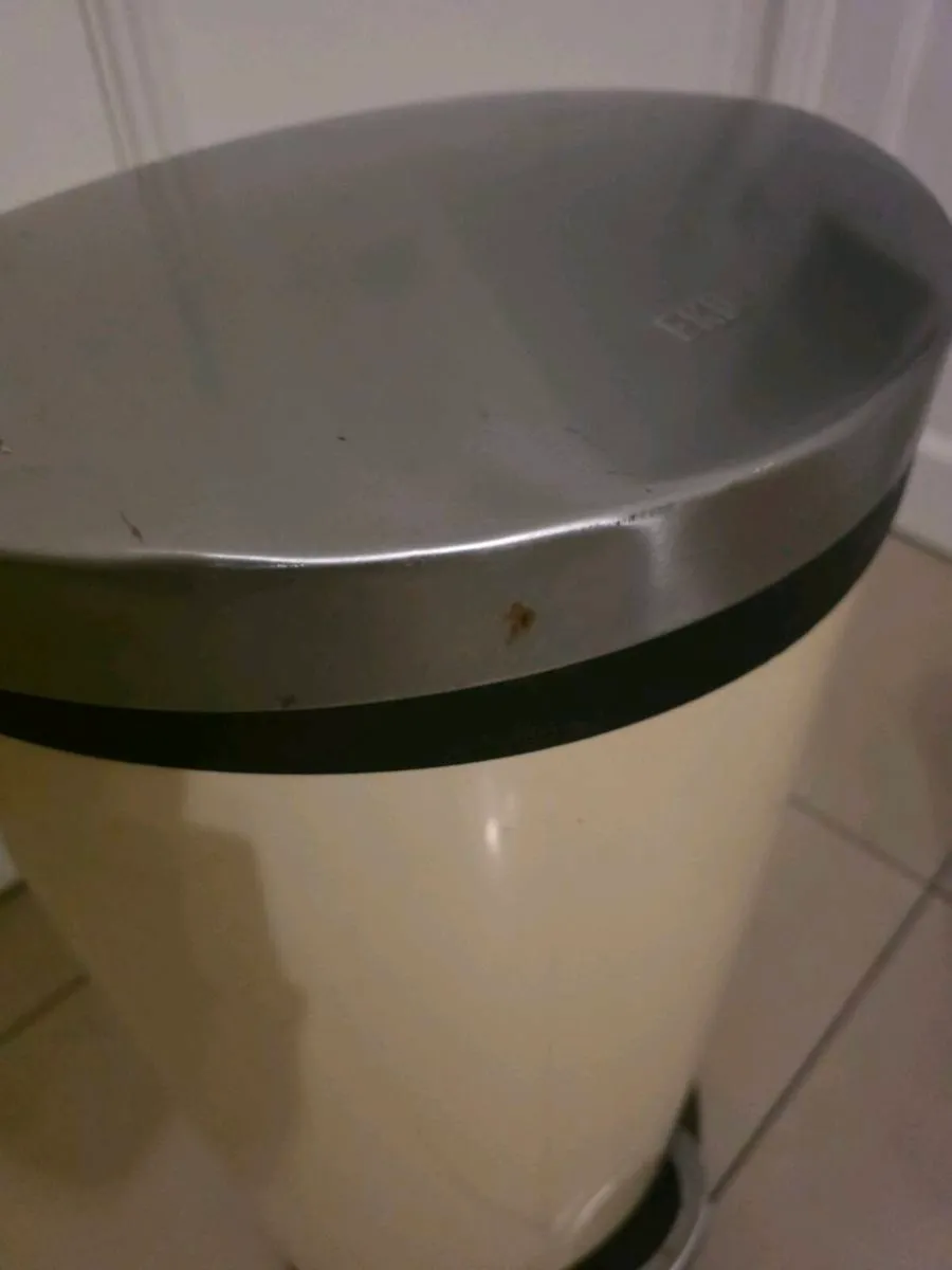 Waste bin - Image 2