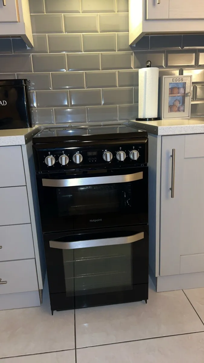 Hotpoint free standing cooker - Image 1