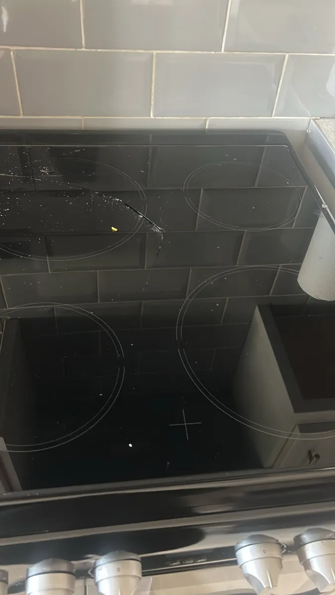 Hotpoint free standing cooker - Image 3