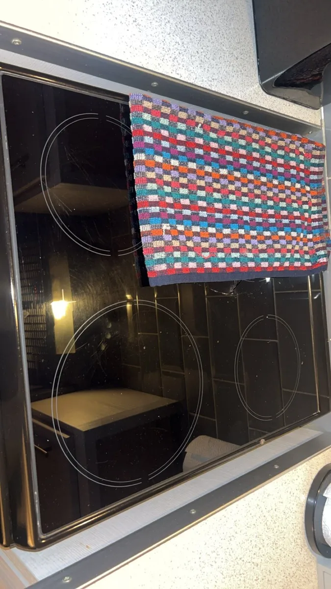 Hotpoint free standing cooker - Image 4