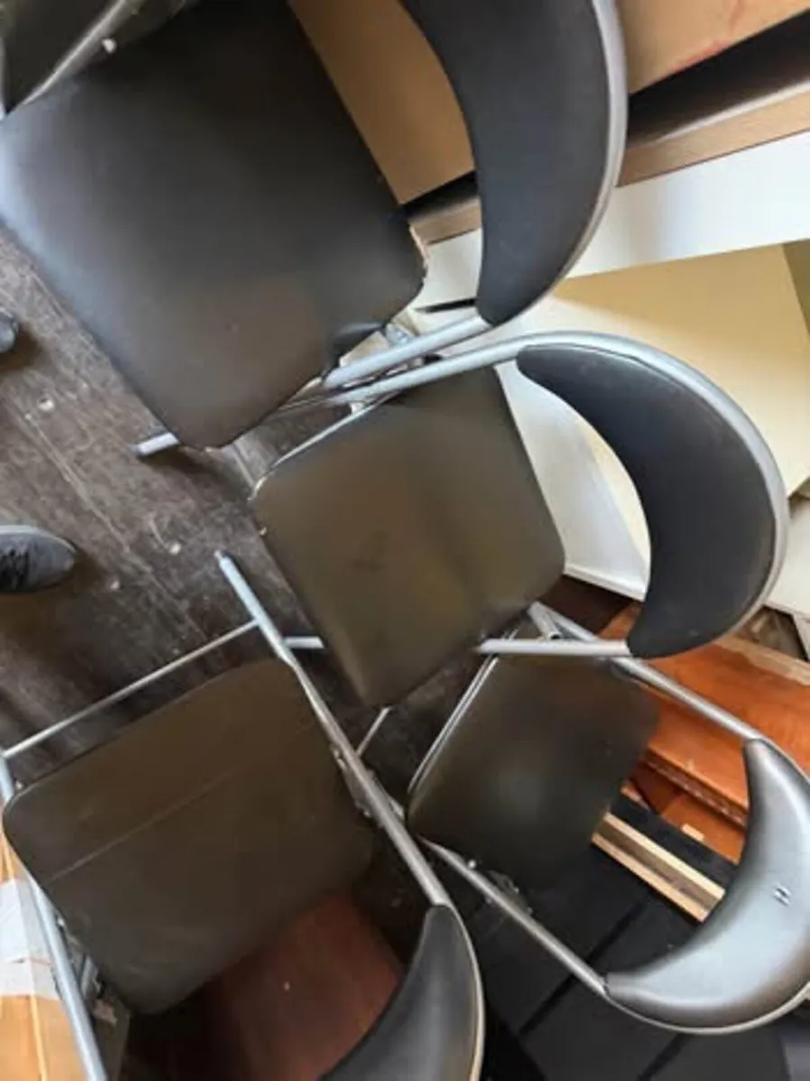 4 foldable tables - Image 1