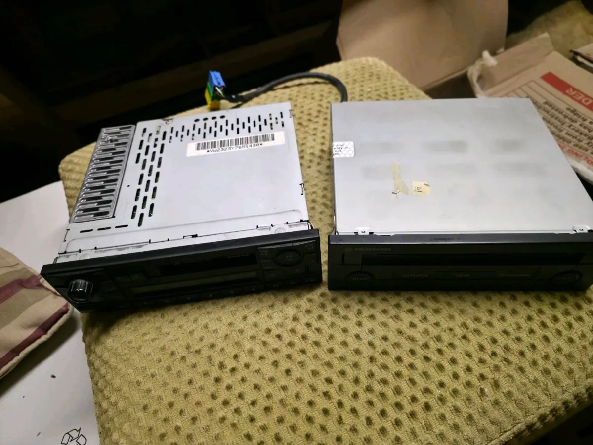Radio and CD changer - Image 1