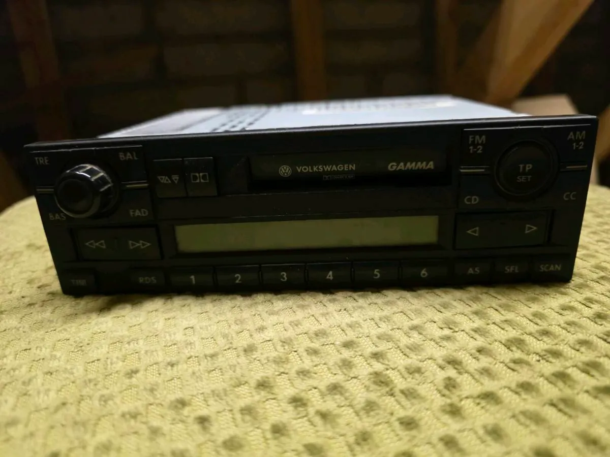 Radio and CD changer - Image 2