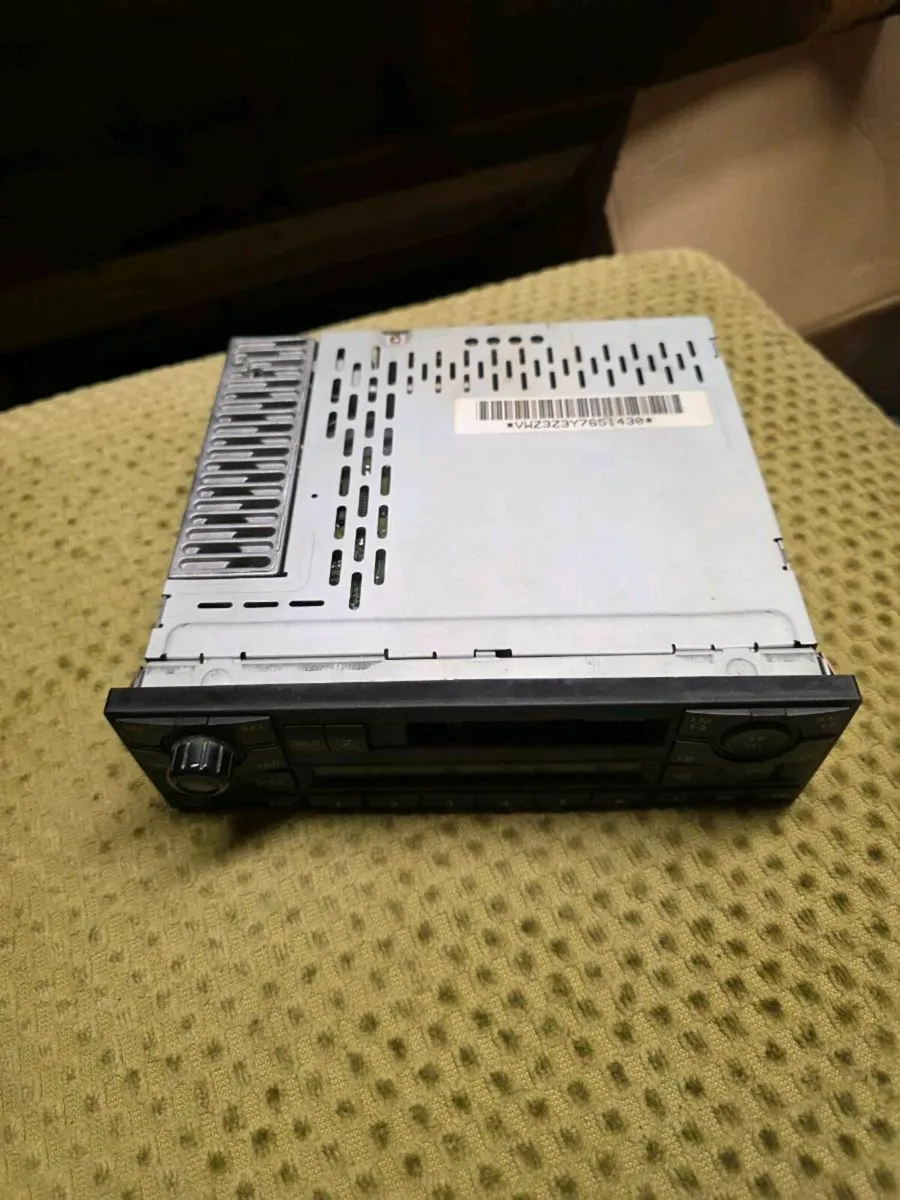 Radio and CD changer - Image 3