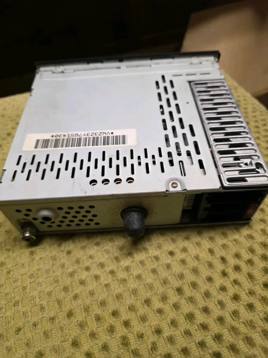 Radio and CD changer - Image 4