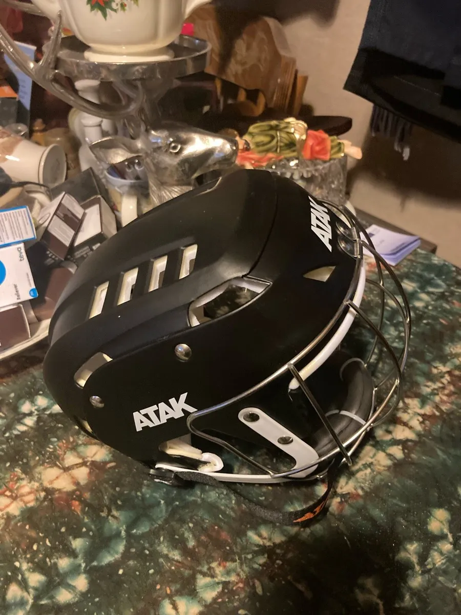 Hurling helmet - Image 2