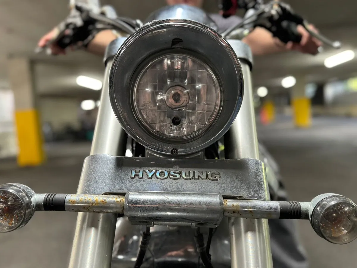 Motorcycle Aquila HYOSUNG GV650 - Image 4