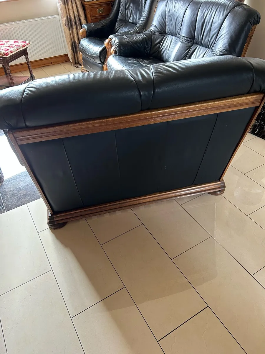 Leather couches and chair - Image 2