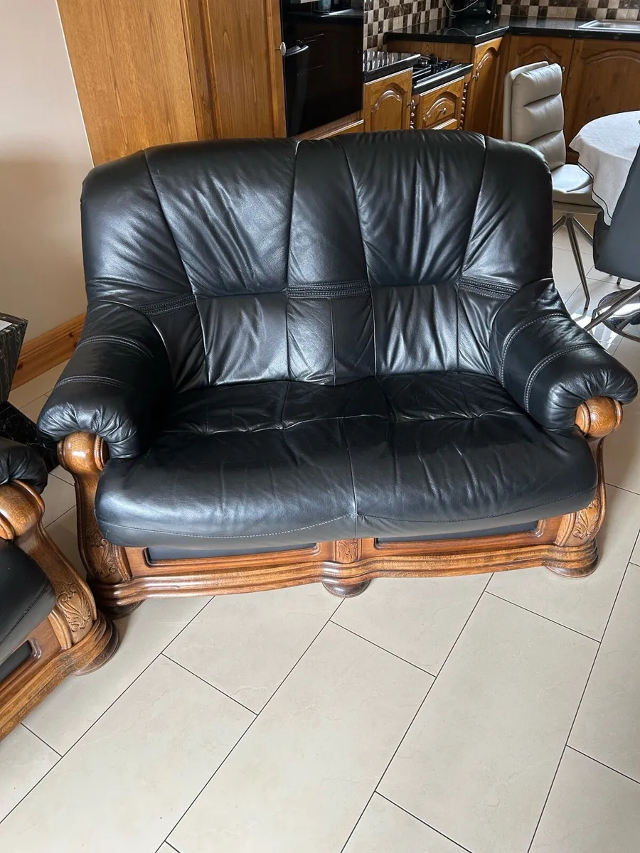 Leather couches and chair - Image 3