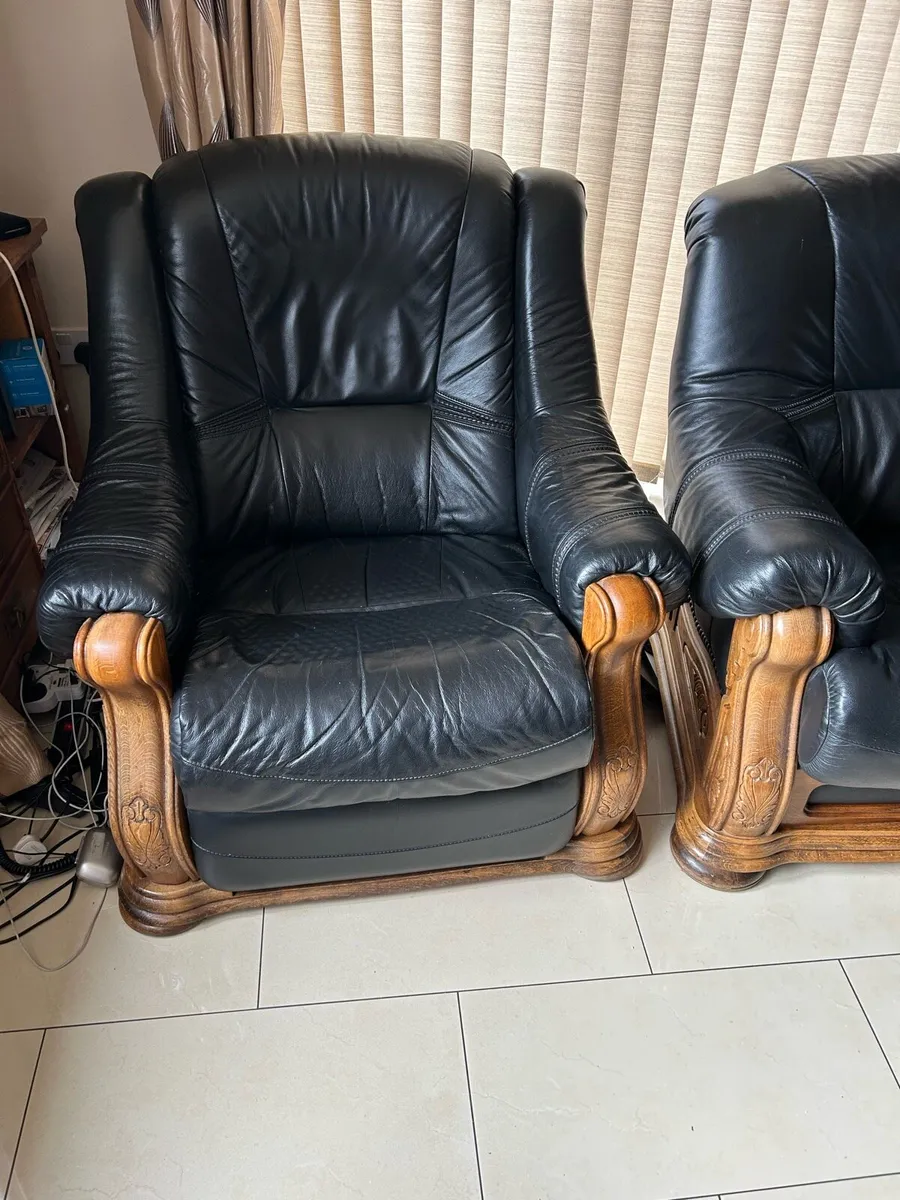 Leather couches and chair - Image 4