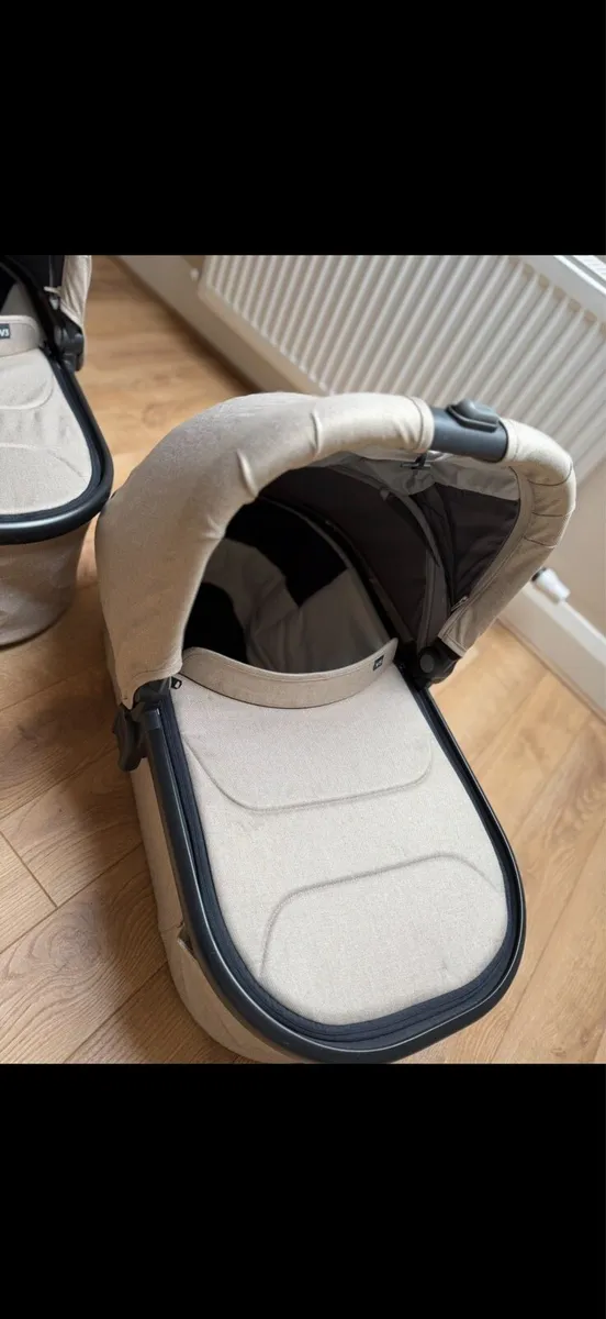 Uppababy Vista v3 double pram - Image 4