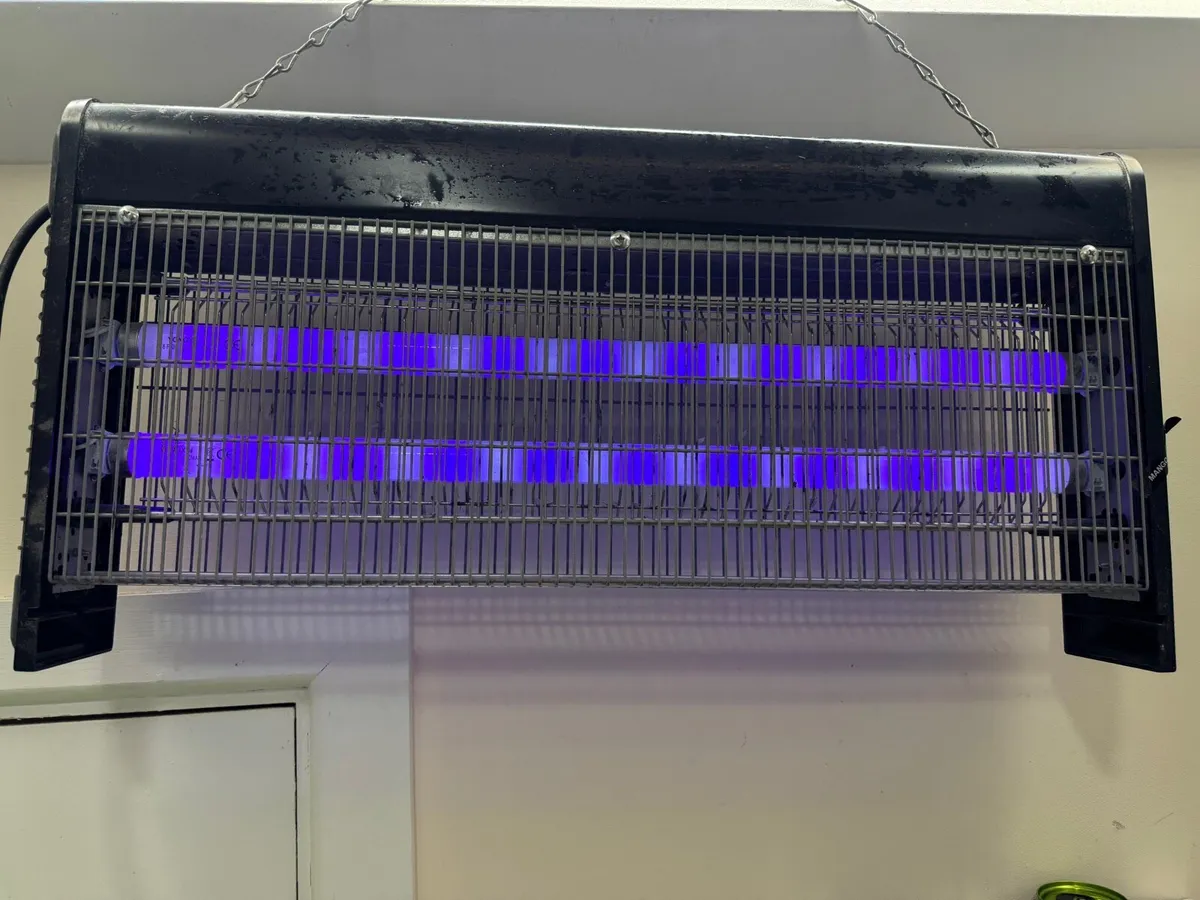 Fly zapper for restaurant or home use - Image 2