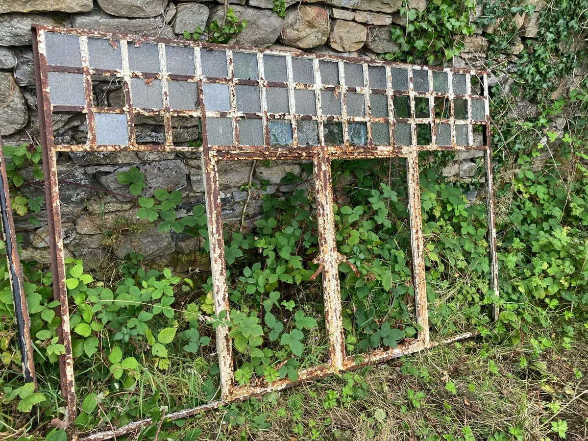 Cast windows - Image 2