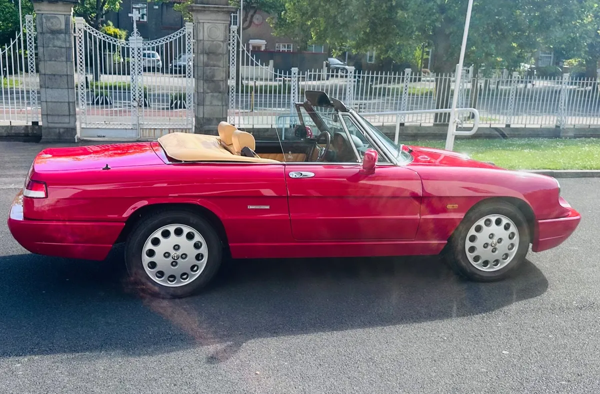 Alfa Romeo Spider 1991 series 4. - Image 1