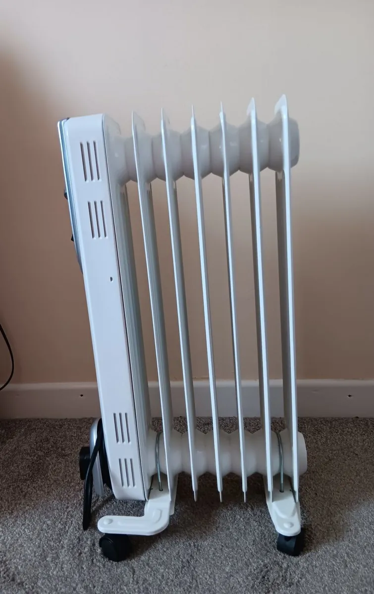 Small Oil Filled Electric Heater / Radiator - Image 1