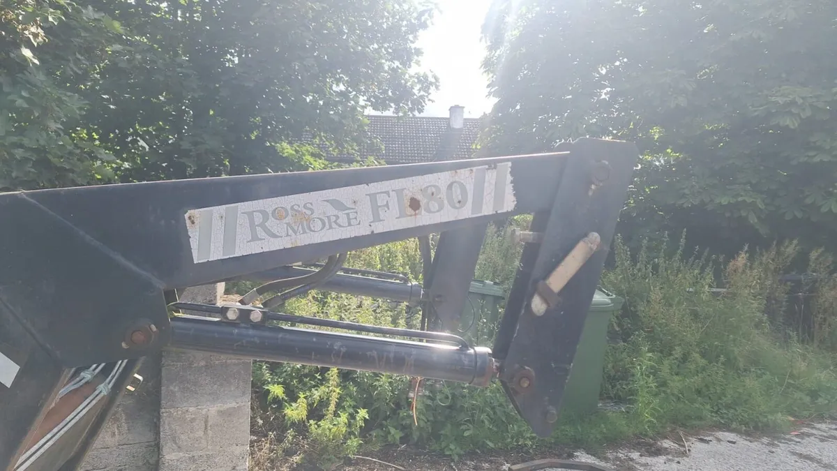 Tractor front loader - Image 2