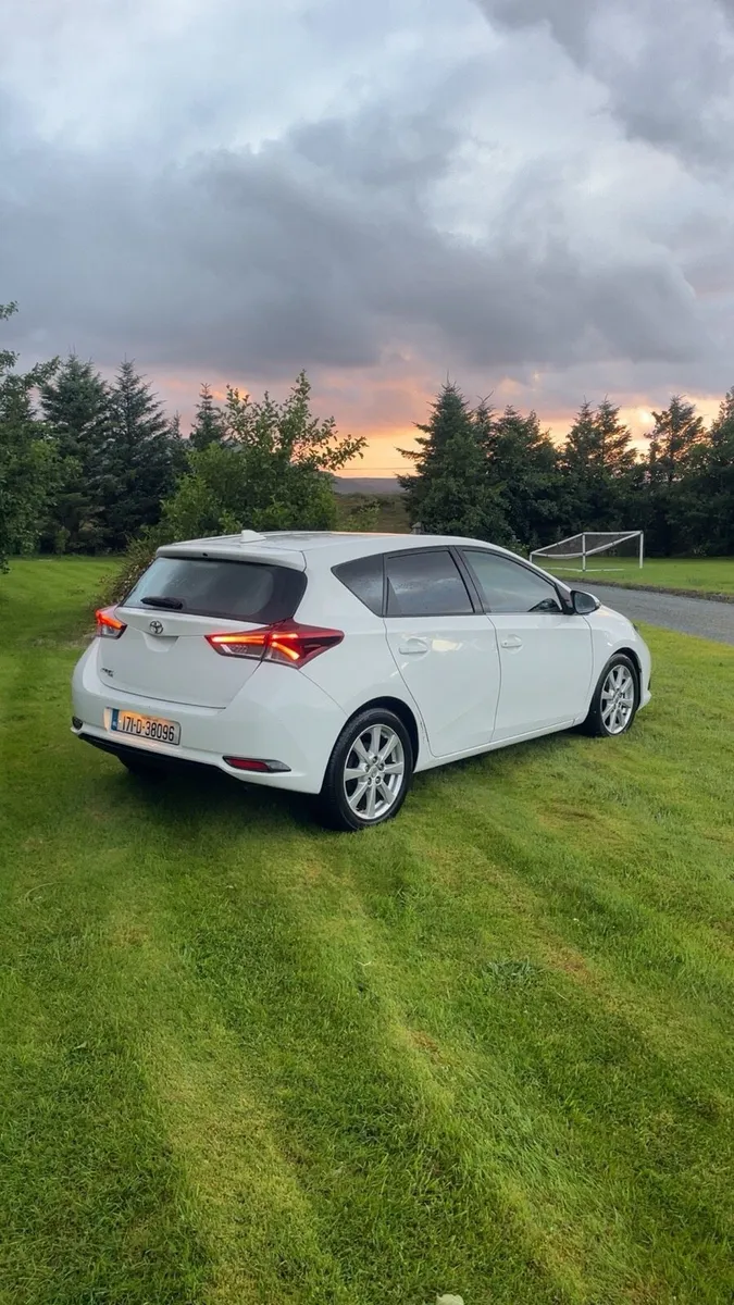 Toyota auris van - Image 2