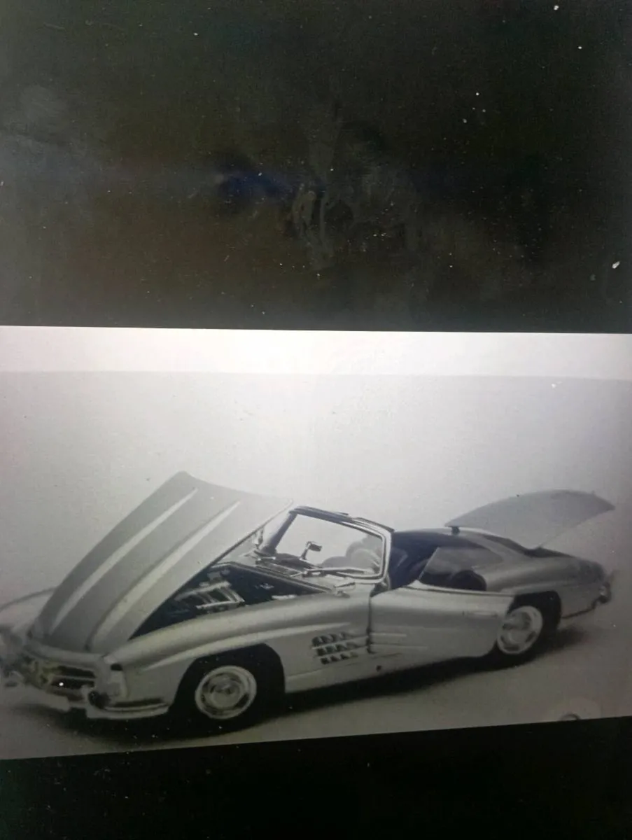 MINICHAMPS 1-18 SCALE DIE-CAST MERCEDES BENZ 300L - Image 2