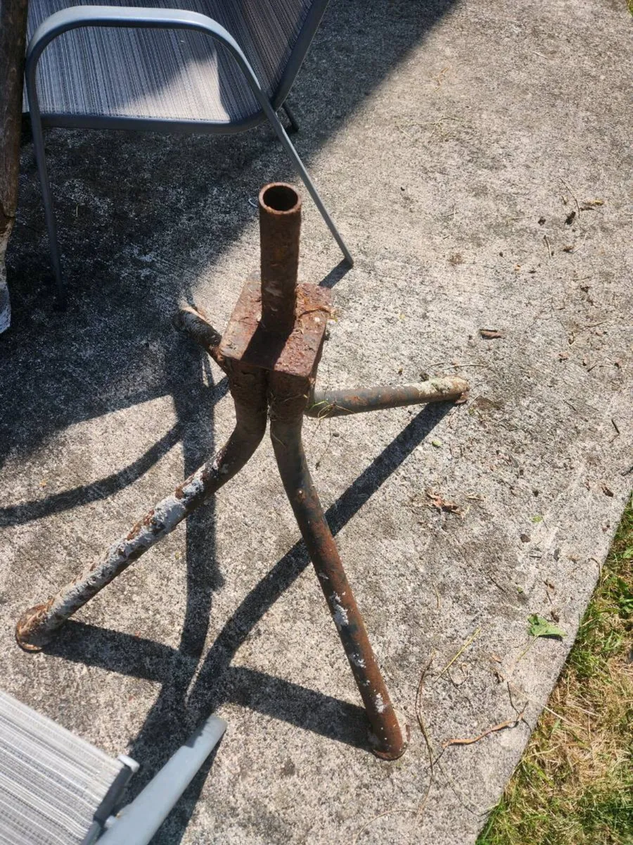 Concrete mixer stand - Image 1