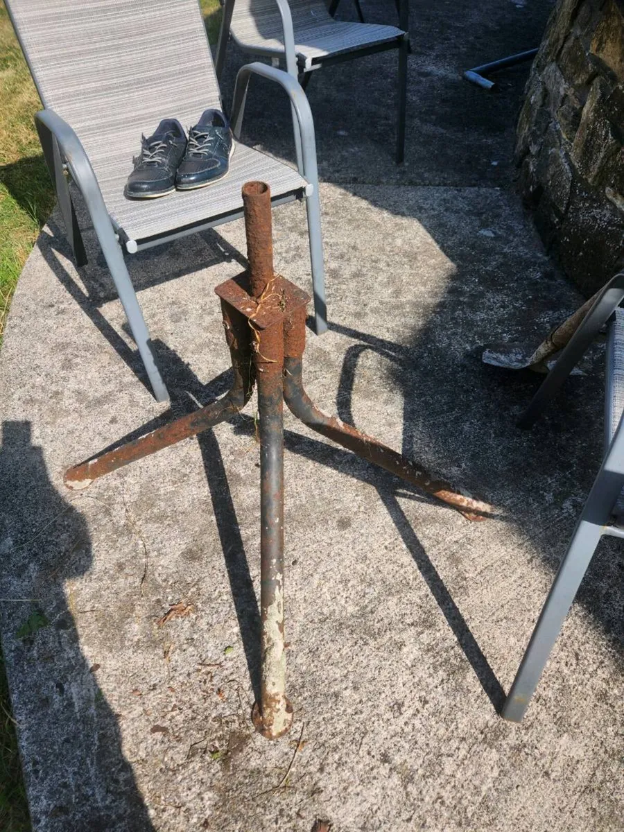 Concrete mixer stand - Image 2