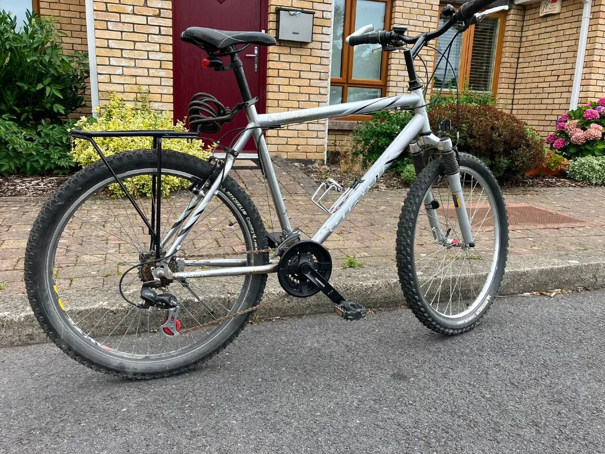 GIANT bicycle - Image 4