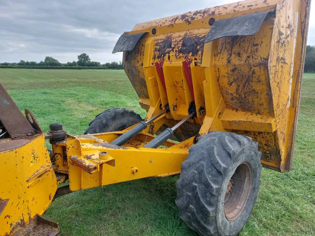 6 tonne Bedford dumper - Image 3