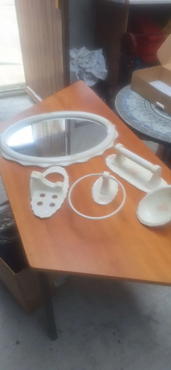 Bathroom accessories - Image 2