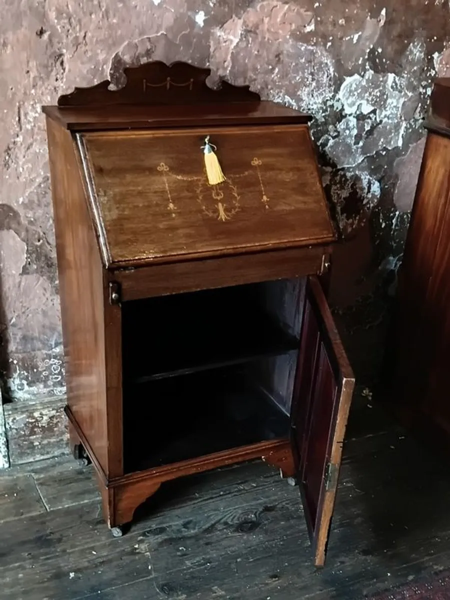 A Victorian inlaid mahogany Writing Bureau - Image 4