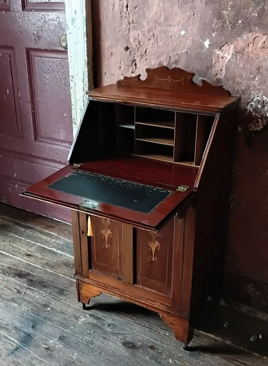 A Victorian inlaid mahogany Writing Bureau - Image 1