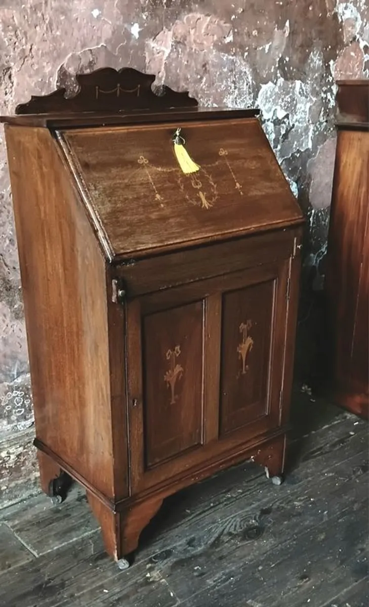 A Victorian inlaid mahogany Writing Bureau - Image 3