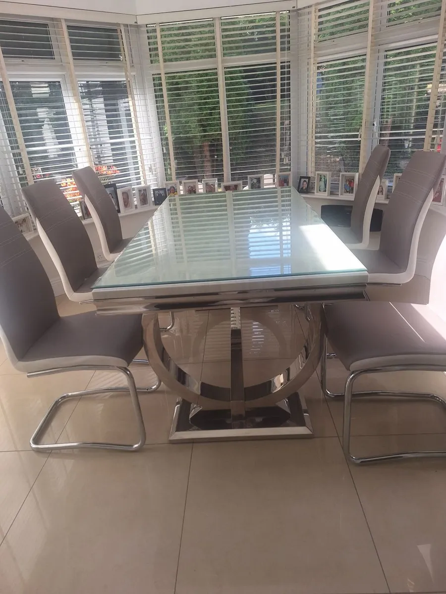 Marble top dining table with 6 chairs - Image 1