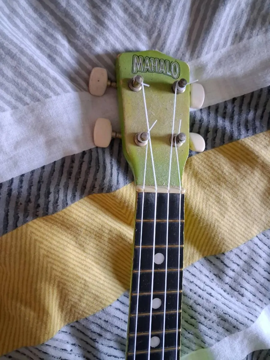 Ukulele - Image 3