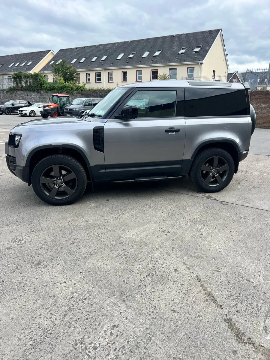 Land Rover Defender 90 - Image 1