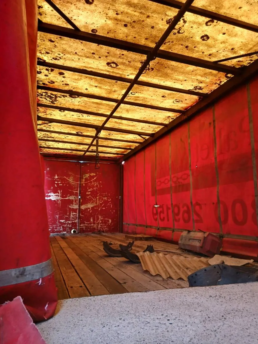 Curtain side trailer - Image 1