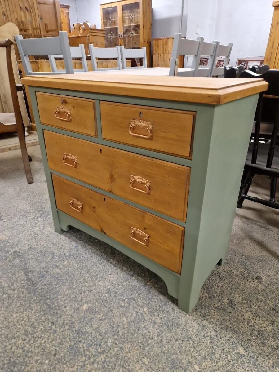 Vintage 2+2 pine chest of drawers - Image 1