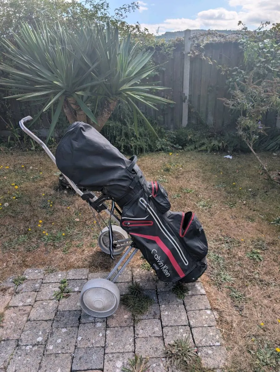 Beginner set of Golf clubs and trolley - Image 1