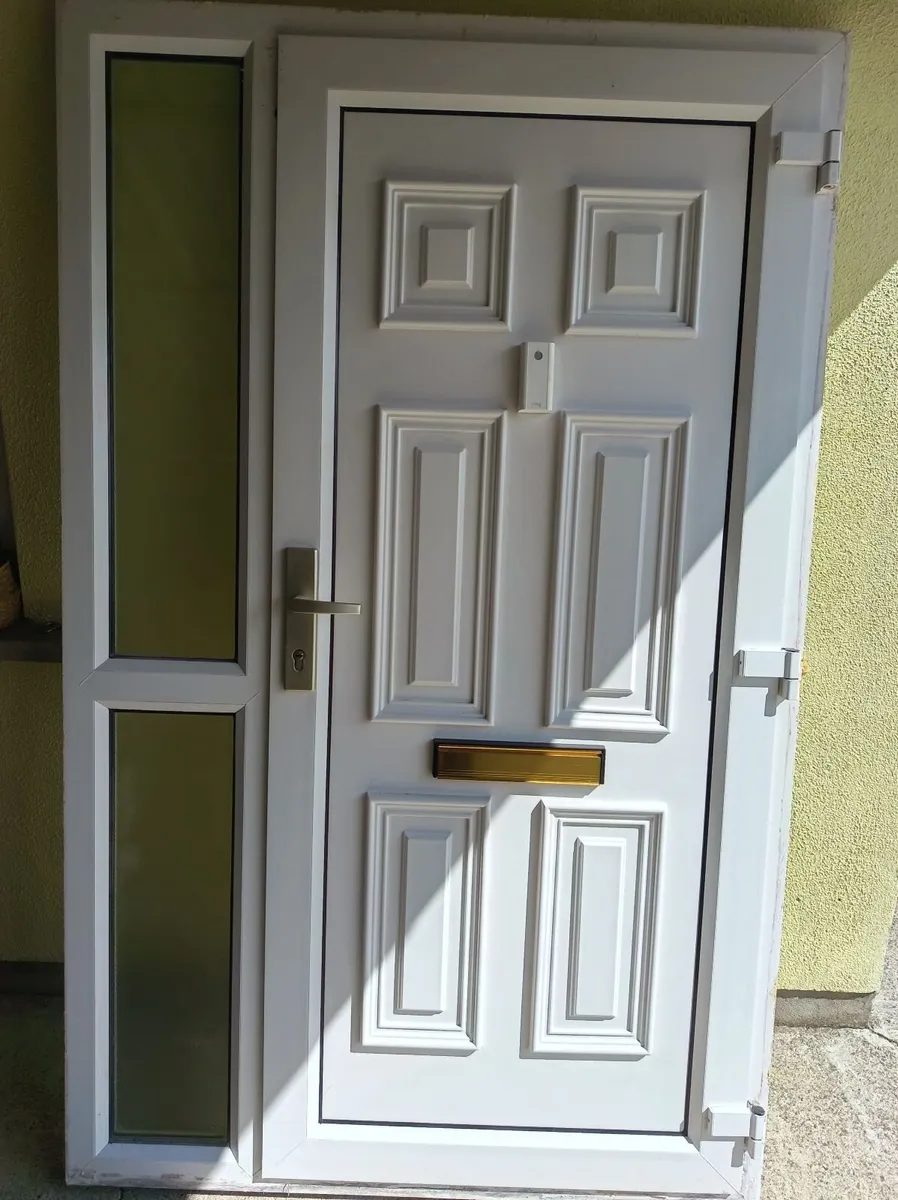 Front door - Image 1