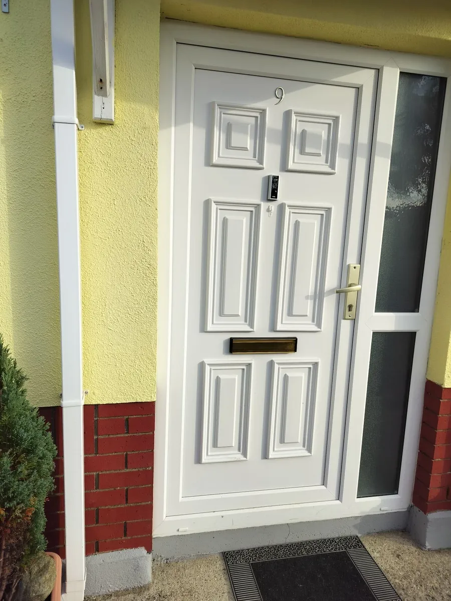 Front door - Image 3