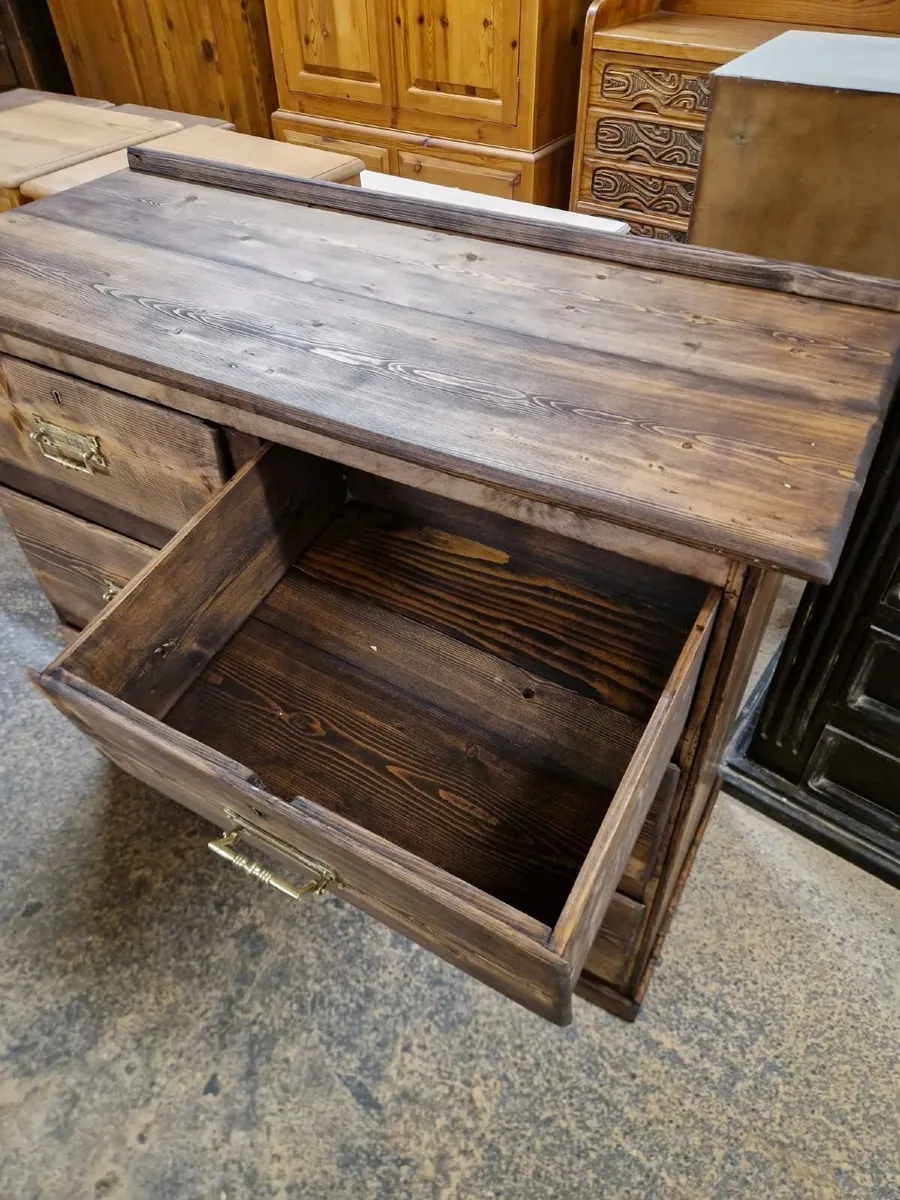 Victorian pine chest of drawers - Image 2