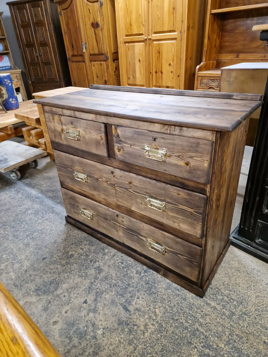 Victorian pine chest of drawers - Image 4